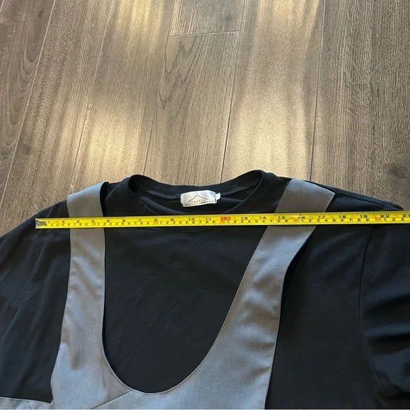 Chic Gray Dress with Lace Detail and Flowy Skirt - Picture 4 of 7